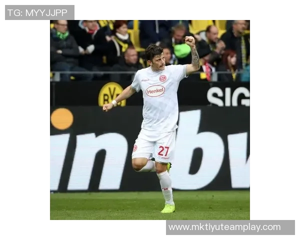 杜塞尔多夫正式签约多特蒙德年轻中锋保利纳转会费为40万欧元